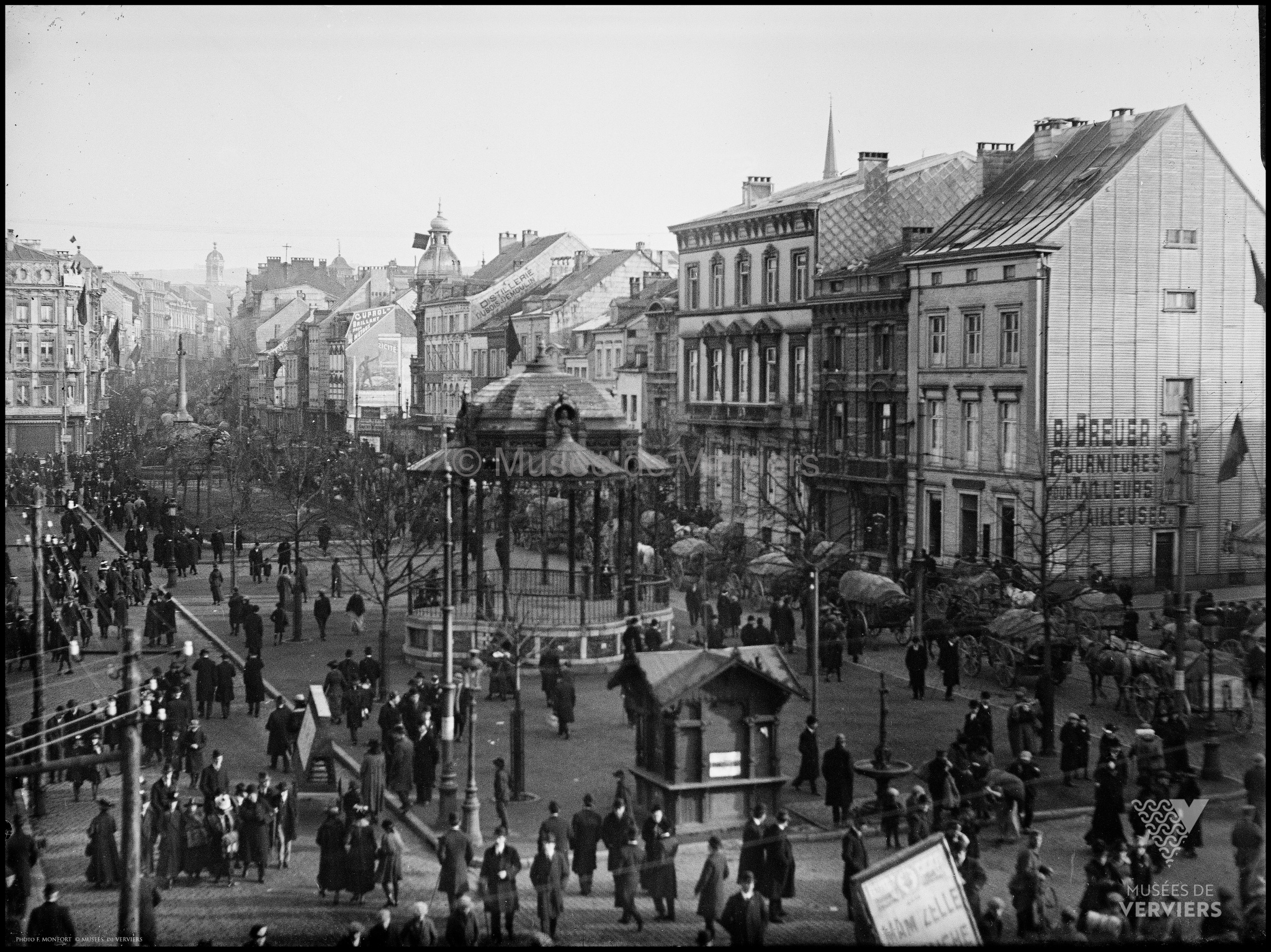 Convoi de soldats (allemands?) place Verte