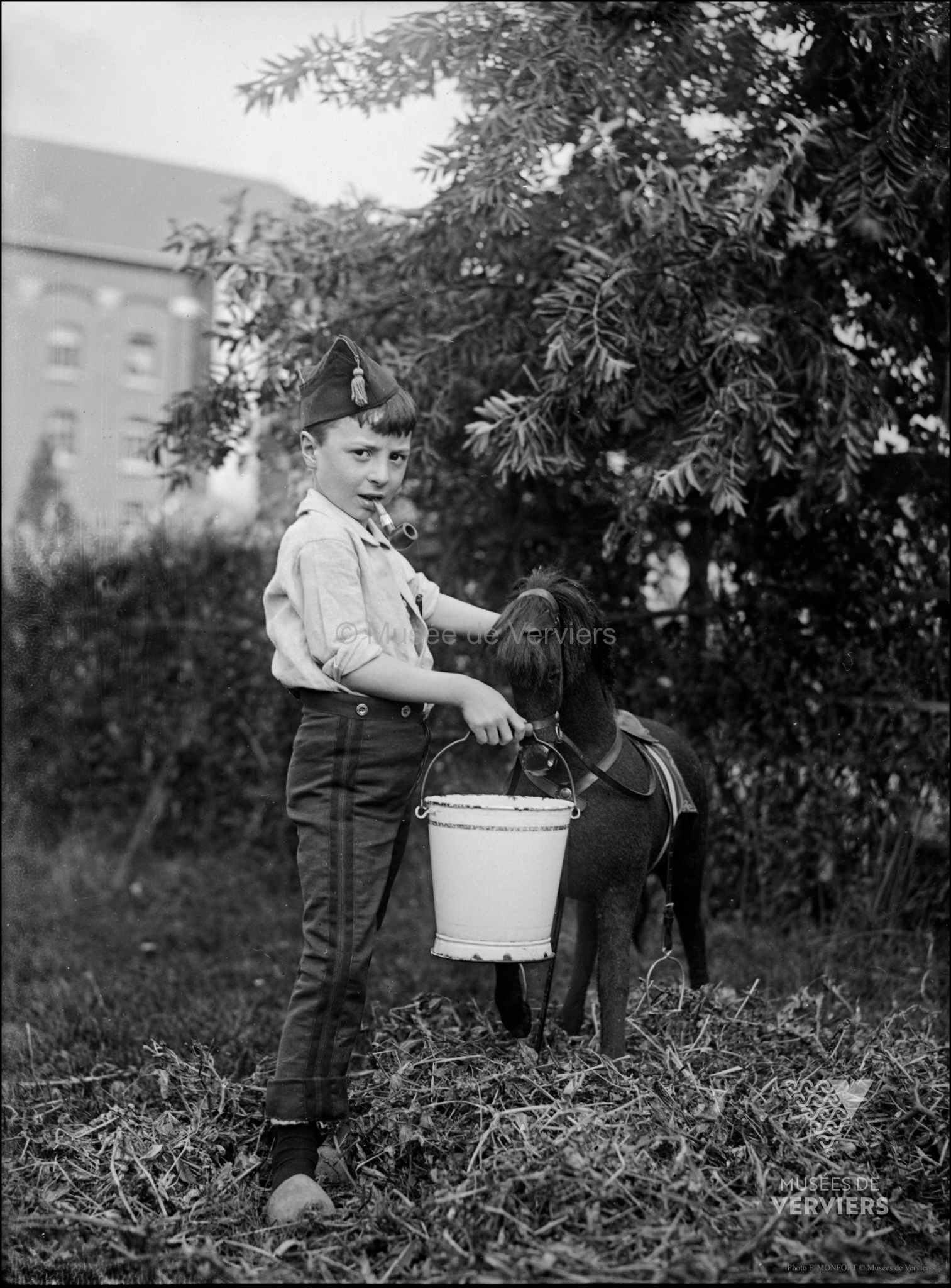 Enfant déguisé en militaire