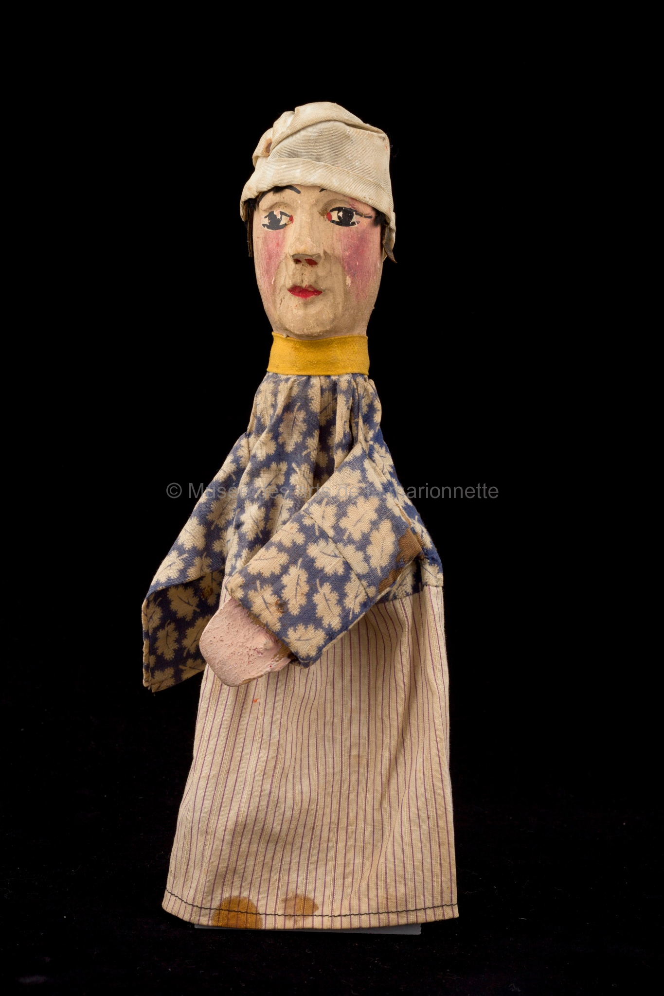 Guignol en costume de boulanger